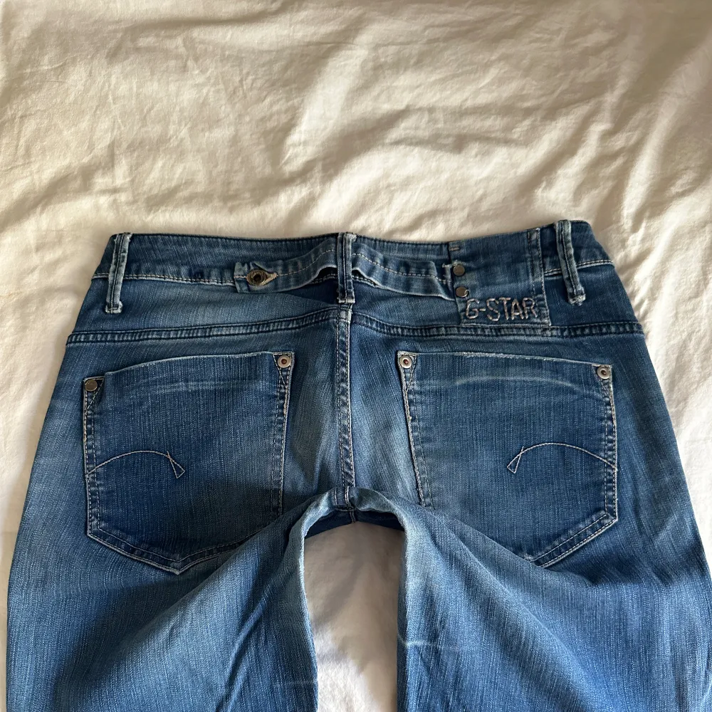 Vintage från G-star💓midja 41 innerben 82 jae 165, lite slitna hälar . Jeans & Byxor.