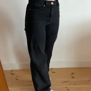 Svarta jeans från Monki, fint skick! Storlek XS
