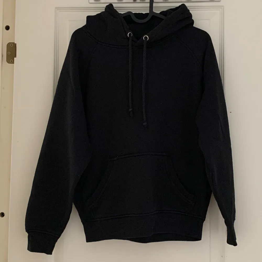 Hoodie från bikbok i storlek s. Hoodies.