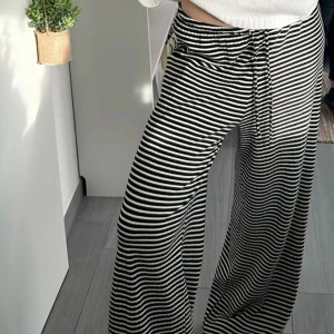 Gina Randig byxa - Ej använd pga att den är för kort på mig som är 172. Passar dig jätte fint som är ca 160💕