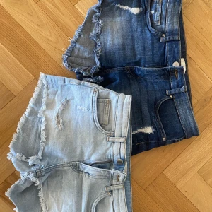 Jeansshorts  -  Säljer dessa skit snygga Jeanshorts båda är lowaist!!! En för 300 eller båda för 500! 