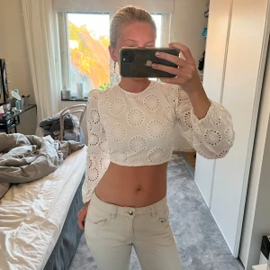 Broderad topp - Snygg topp/blus, perfekt till sommaren