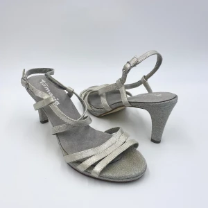 Glittriga klackskor - Glittriga klackar, perfekta inför tex balen!