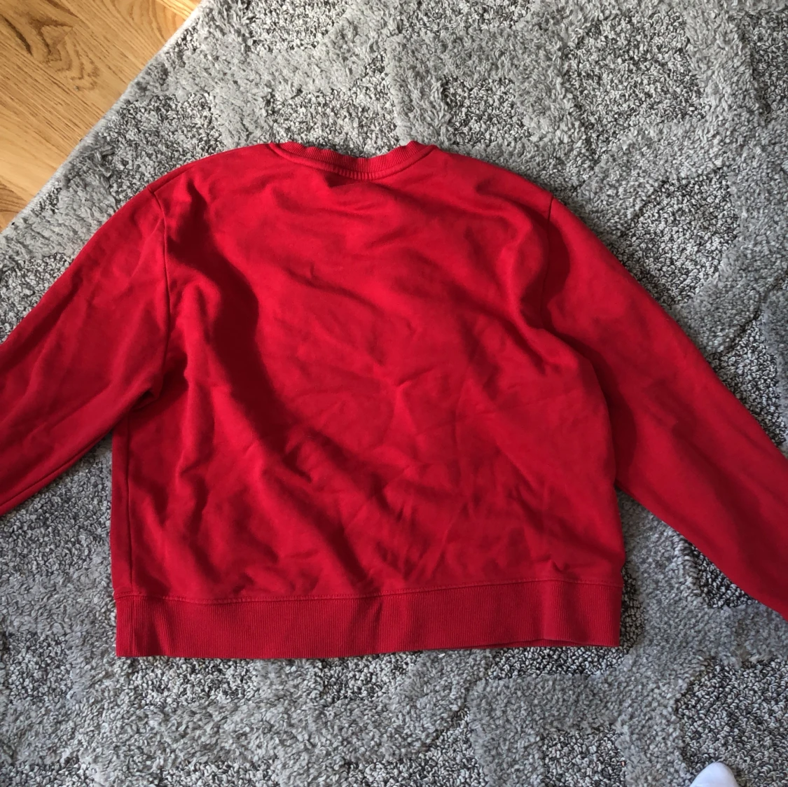 Fin röd tröja! - 90