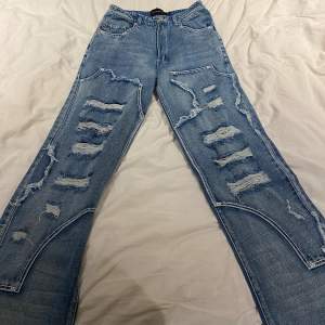 Helt oanvända jeans från märker Racer Worldwide! Ordinarie pris: 1000kr