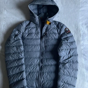 Dunjacka  - Gott skick allt og medföljer storlek M pris går att diskutera