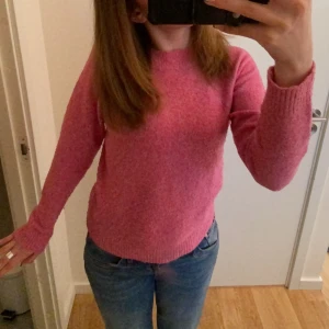 Stickad tröja - Super fin stickad tröja från Vero moda, köpt förra sommaren och använd fåtal gånger❤️