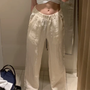 Linnebyxor från KAY DAY - Jättefina linnebyxor från KAY DAY (Kappahl) tyvärr lite korta för mig 💕 (första bild är min)