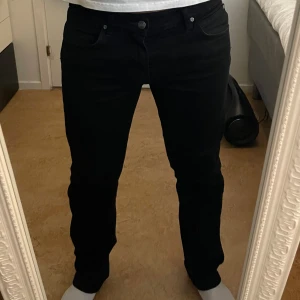 Jeans - Svarta Jeans ifrån Lee (Daren zip fly) i storlek W31 L32. Jeansen har inte kommit till användning och är därav i bra skick. 