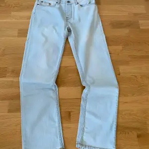 monten jeans helt oandvända ny pris 1200 Storlek 30/32