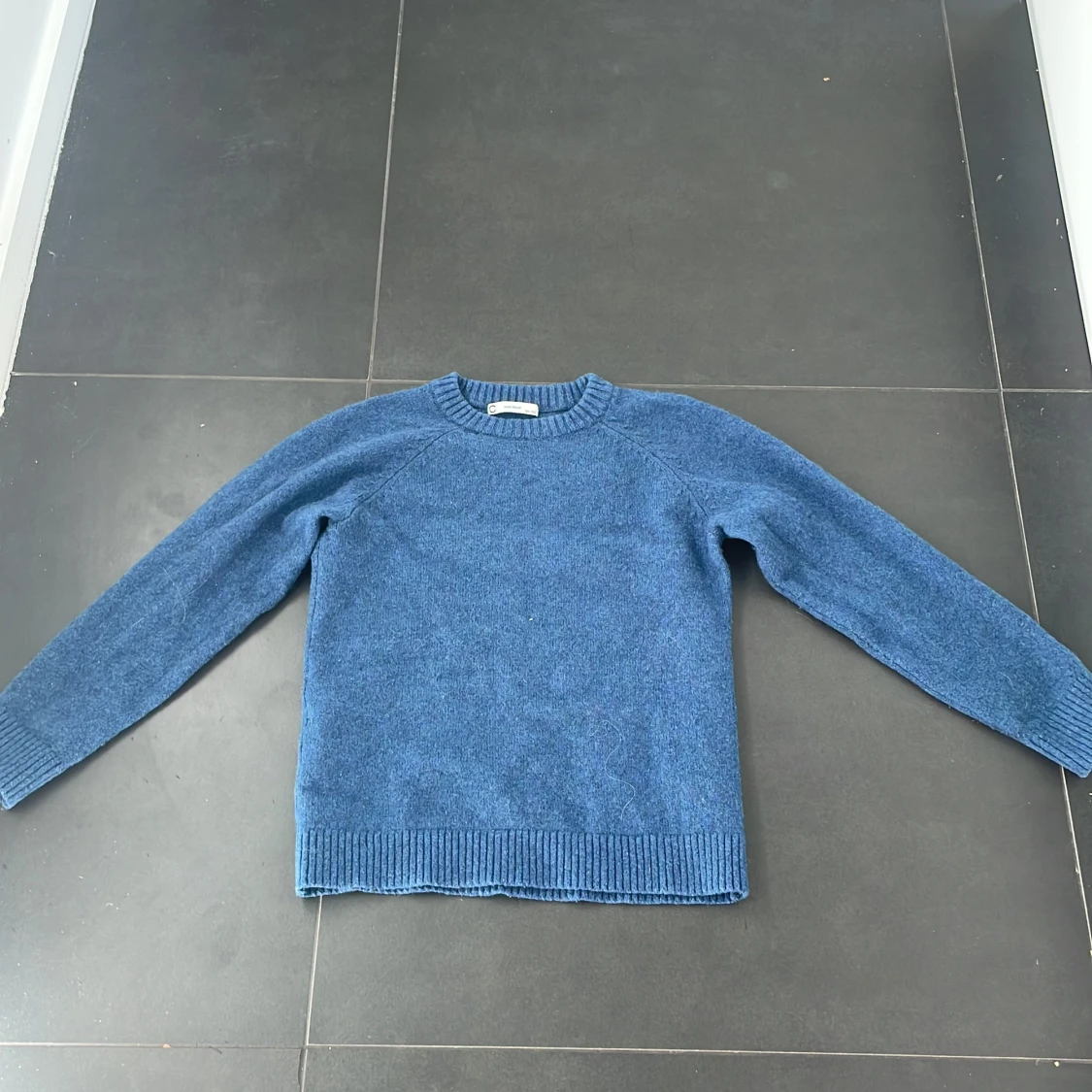 Blå stickad tröja