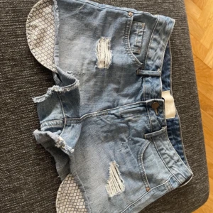 snygga shorts  - bra skick, passade inte mig, väldigt snygga i sommaren.