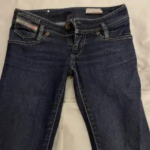 Jättefina low waist jeans från Diesel 