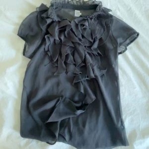 mörk Grå Saint Tropez tröja - Intressekoll på min gråa saint tropez tröja som jag ej tror går att köpa längre, nypris 499, kom privat för prisförslag☺️