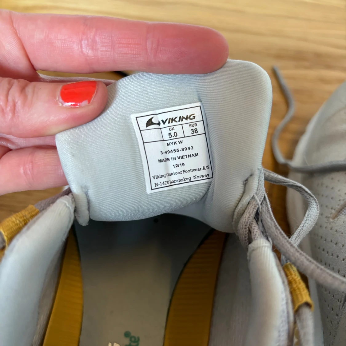 Sneakers i mocka nyskick 38 - 92