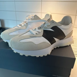 New balance  - Helt fräscha New Balance som är andvända 1 gång men är för stora för mig 