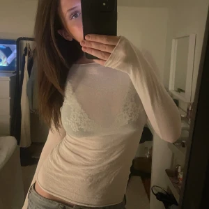 vit intimissimi tröja  - intressekoll på min vita intimissimi tröja, i storlek S utan slitningar💓