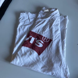 T-shirt - Fin Levis t shirt. Behov av strykning 