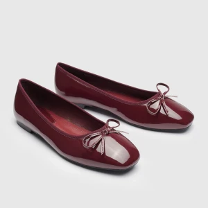 Ballerinaskor - Säljer dessa helt nya och superfina ballerinaskor eftersom de tyvärr var lite små på mig. Alla lappar kvar! Om du har dessa i storlek 39 är jag också intresserad av byte! 