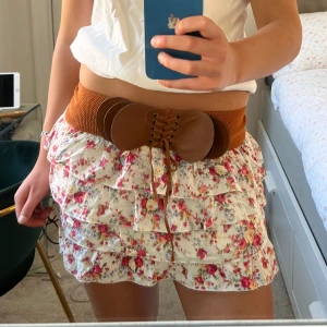 Kjol!  - Snygg kjol med inbyggt skärp!