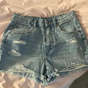 Säljer dessa jeans shorts för att dom är för stora för mig! 