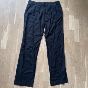 Lågmidjade linnebyxor  - Så fina lågmidjade linnebyxor, enbart använda en gång så de är som nya utan några defekter, blev för små på mig tyvärr! 🫶🏼