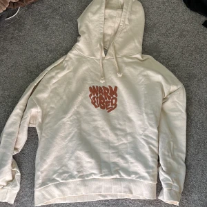 Warm vibes hoodie - Så fin lite tunnare hoodie som aldrig är använd