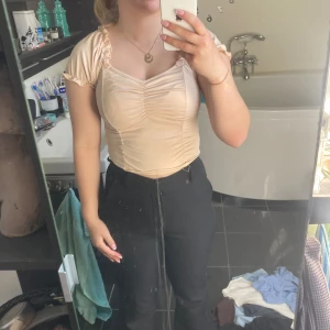 T shirt - Söt sommar topp från shein, aldrig använd.