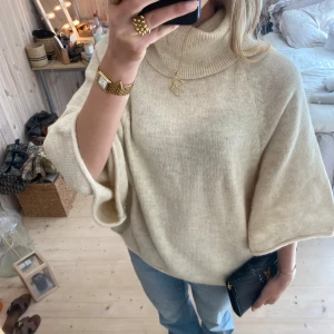 Tröja - SUPER snygg verkligen, såå snygg till en kjol nu på sommaren 💞💞