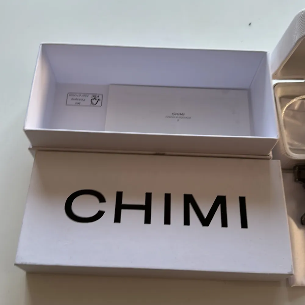 Chimi 04 grey perfekt skick inga repor köpt förra året i augusti lagt i fodralet för de mästa . Övrigt.