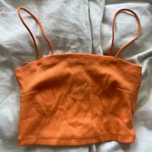 orange top - jätte söt kort orange top💕