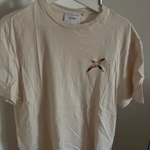 Axel Arigato t shirt - Stl L. Nypris cirka 900kr 