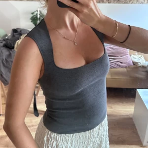 Zara topp  - Svinsnygg grå zara topp som verkligen gör att man ser 🤌 ut. Storlek S