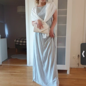 Balklänning  - Jätte fin balklänning från BUBBLEROOM som är köpt 2022. Använd 1 gång 