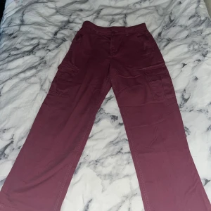 Cargobyxor - Snygga cargobyxor från H&M i bra skick!