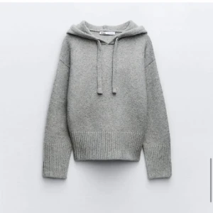 Zara stickad hoddie - Jag säljer min snygga hoddie från zara då den inte kommer till användning❤️