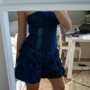 Jeansklänning - Bra skick, dragkedjan är lite hackig men annars inga defekter🫶🏼