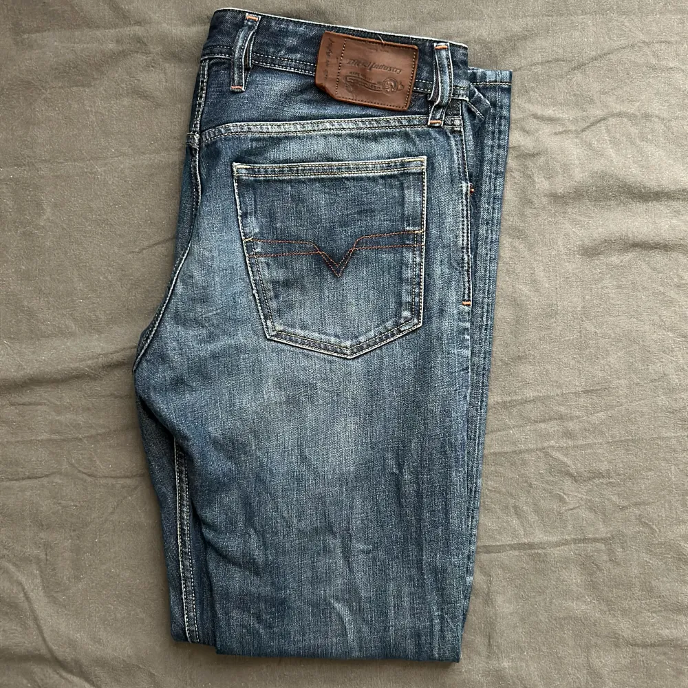 Diesel Jeans i riktigt bra skick! Säljes då de ej används längre. Straight/slim fit. Nypris över 1500kr.. Jeans & Byxor.
