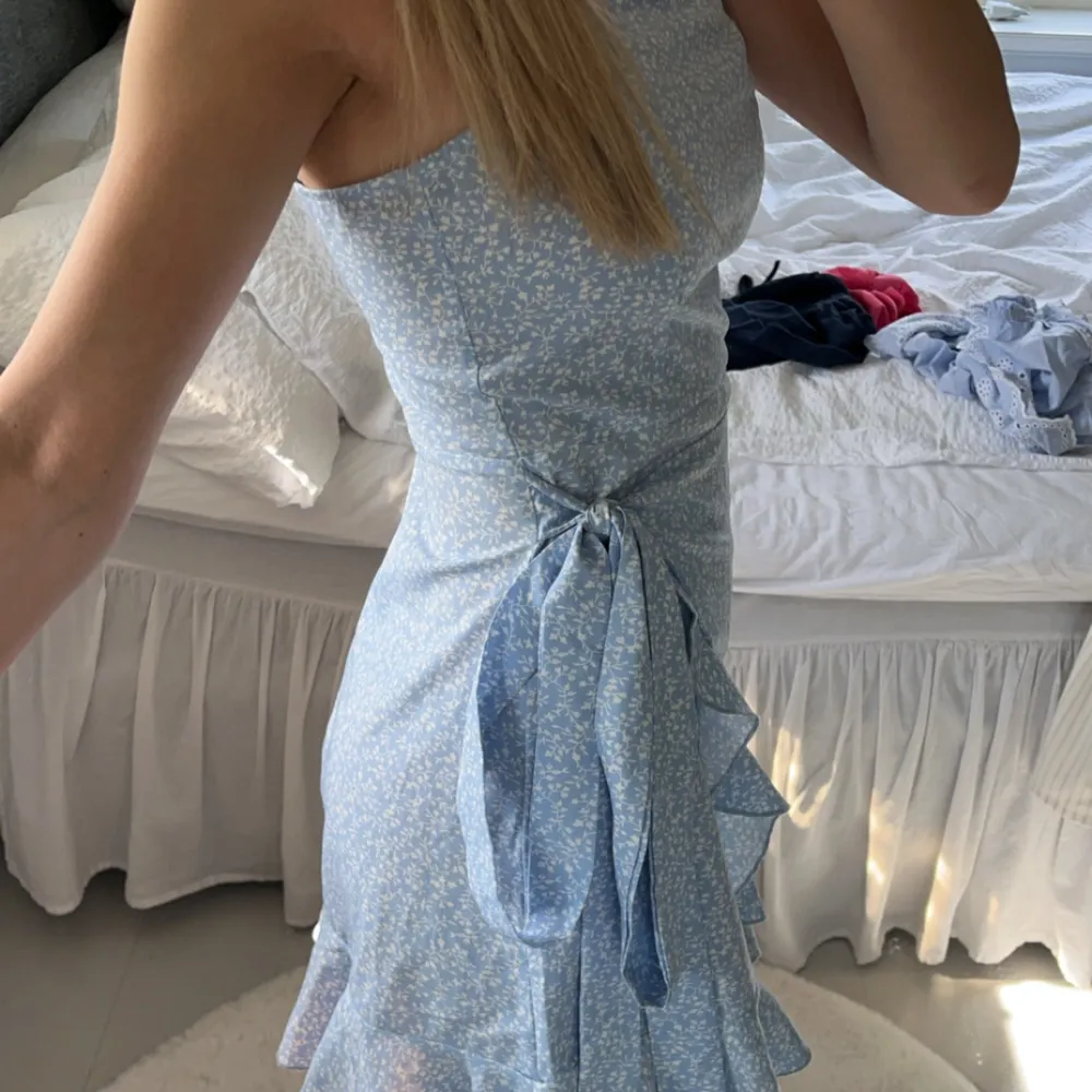 Jätte gullig ljusblå klänning helt i nyskick!!. Klänningar.