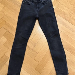 Acne jeans - Jeans från Acne Studios. Nypris cirka 3000:-  W27 L32