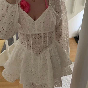 vit klänning - använder ej