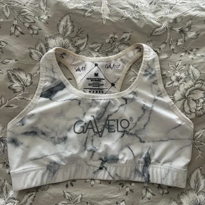 Sport topp - Sport topp från Gavelo i nyskick, Storlek M