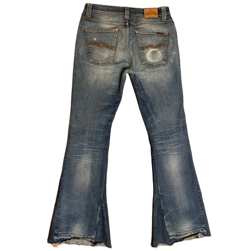 Custom 1:1   - Patchad distressing  , nudie jeans med skön fade. Jeans & Byxor.