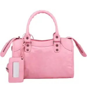 Intressekoll på min rosa Balenciaga väska, säljer inte under 500kr🩷