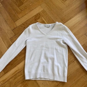 Stickad tröja  - Stickad tröja från vila. 