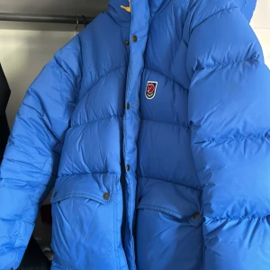 Säljer min fjällräven jacka  - Storlek xs den är i bra skick och finns kvitto 