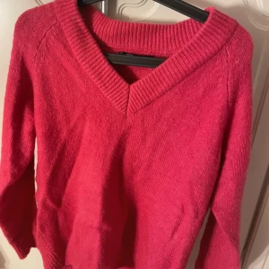 Rosa stickad tröja   - Storlek xxs men väldigt stor i storleken  