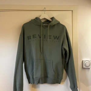Grön hoodie - Säljer min sköna gröna hoodie 💚 använd fåtal gånger ✨