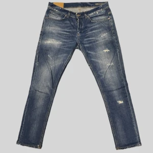 Dondup George jeans  - Säljer dessa riktigt feta jeans i från de italienska lyx märket dondup. Modell George. Perfekt för dig som söker en fin byxa! Vid frågor och funderingar skriv gärna!
