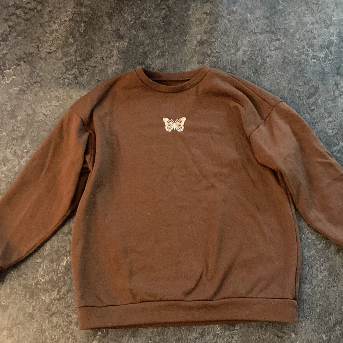 Brun fjärilströja - 90